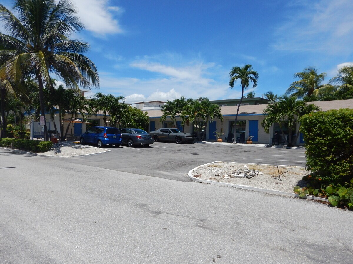 333 Palm St, Hollywood, FL 33019