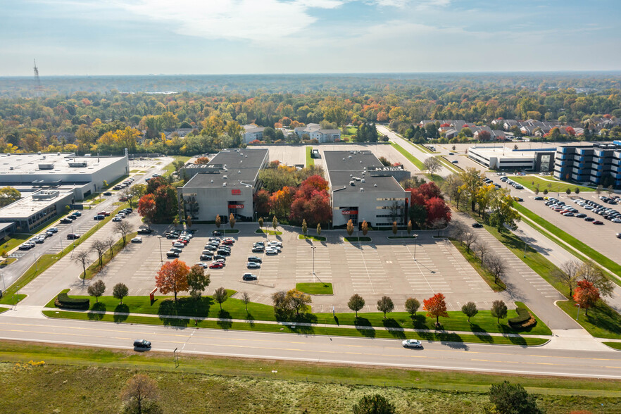 26899 Northwestern Hwy, Southfield, MI for lease - Building Photo - Image 3 of 11