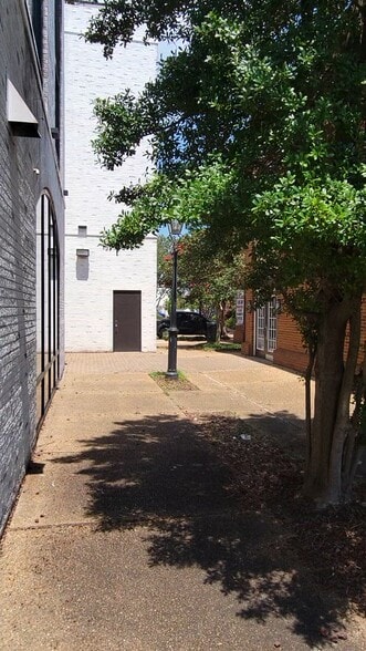 7 W Queens Way, Hampton, VA for lease - Commercial Listing Video - Image 2 of 21