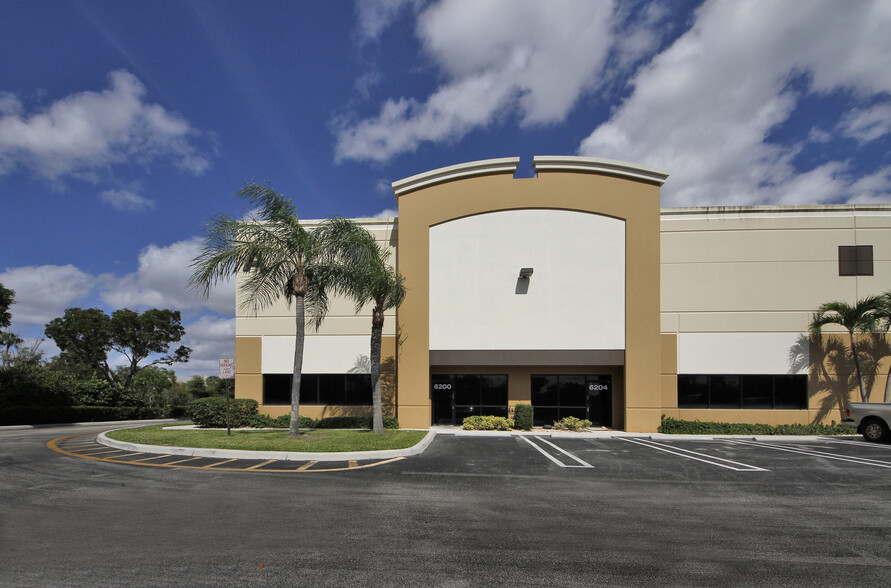 6250-6270 N Hiatus Rd, Tamarac, FL for lease - Building Photo - Image 2 of 34