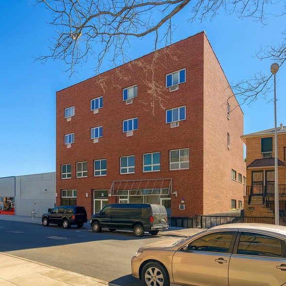 15 Bay 29th St, Brooklyn, NY for lease - Building Photo - Image 1 of 3