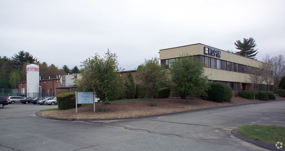 695 Myles Standish Blvd, Taunton, MA for lease - Building Photo - Image 2 of 4