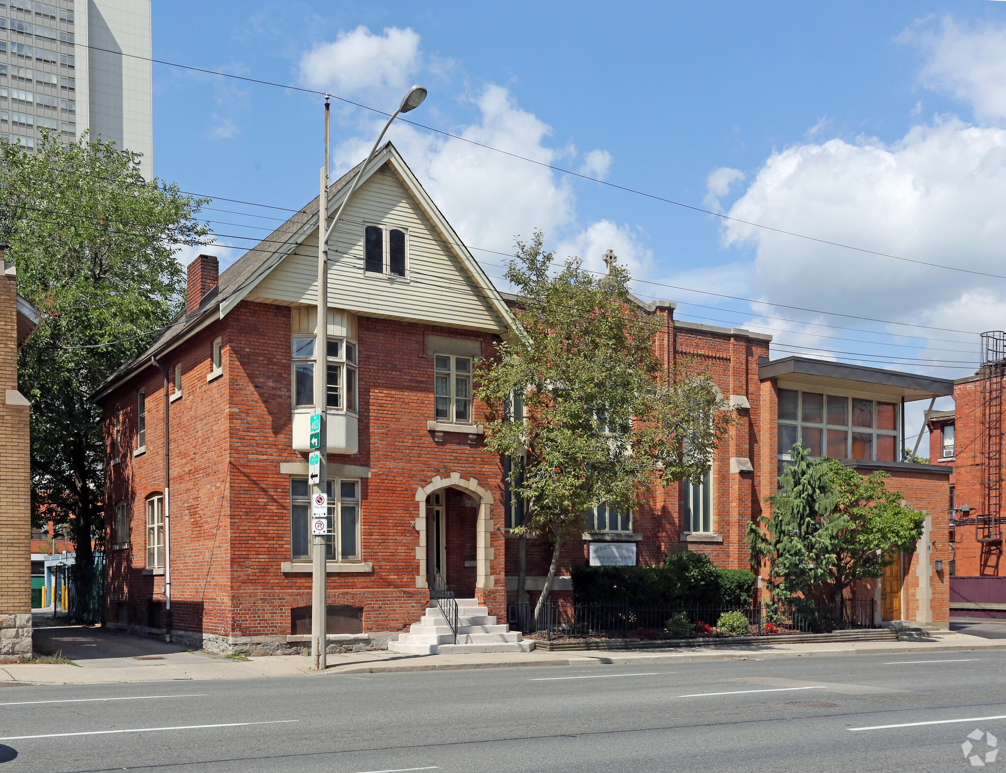 18 Victoria Ave S, Hamilton, ON for sale Primary Photo- Image 1 of 3