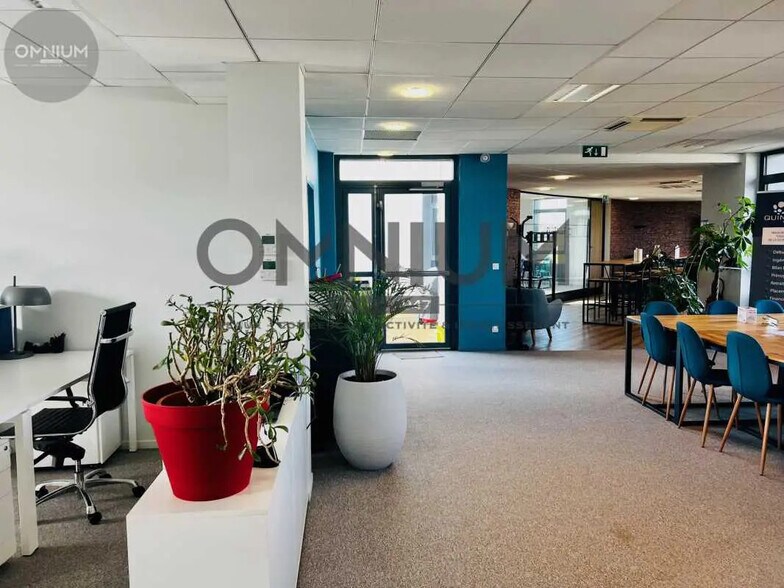 Office in Écully for lease - Building Photo - Image 2 of 8