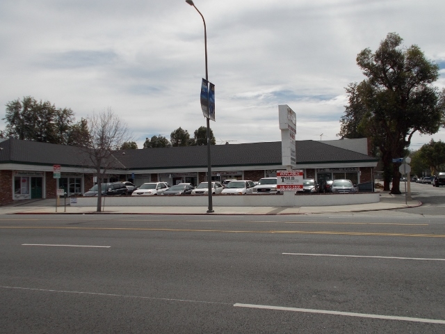 21212-21230 Ventura Blvd, Woodland Hills, CA for lease - Primary Photo - Image 1 of 9