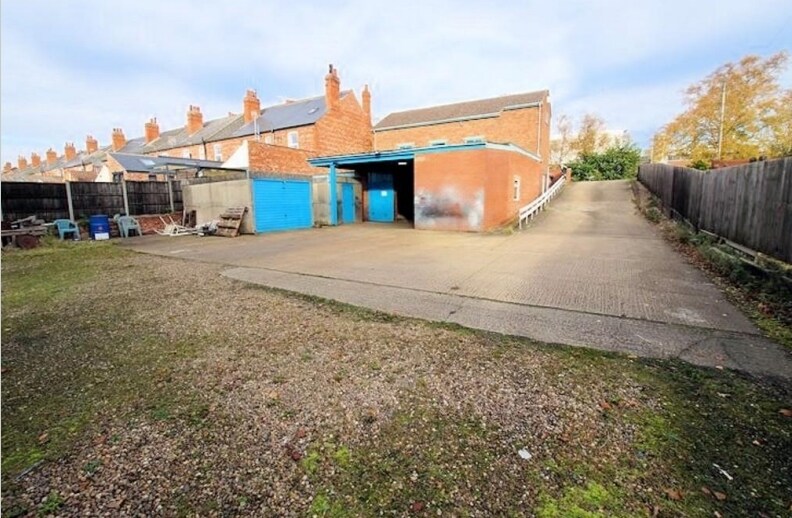 Land & Buildings, Long Leys Road portfolio of 5 properties for sale on LoopNet.com - Primary Photo - Image 2 of 4