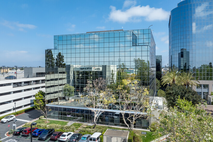 7711 Center Ave, Huntington Beach, CA for sale - Primary Photo - Image 1 of 1