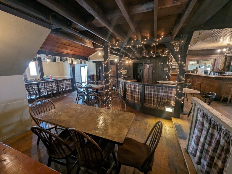 17 Main St, Ballston Lake, NY for lease - Interior Photo - Image 2 of 27