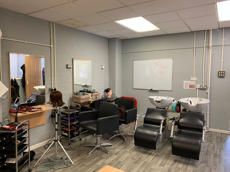 Catton Rd, Arnold for lease - Interior Photo - Image 3 of 9