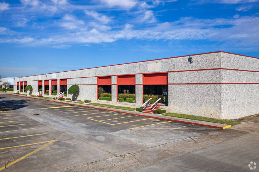 12701 Executive Dr, Stafford, TX for lease - Building Photo - Image 1 of 8