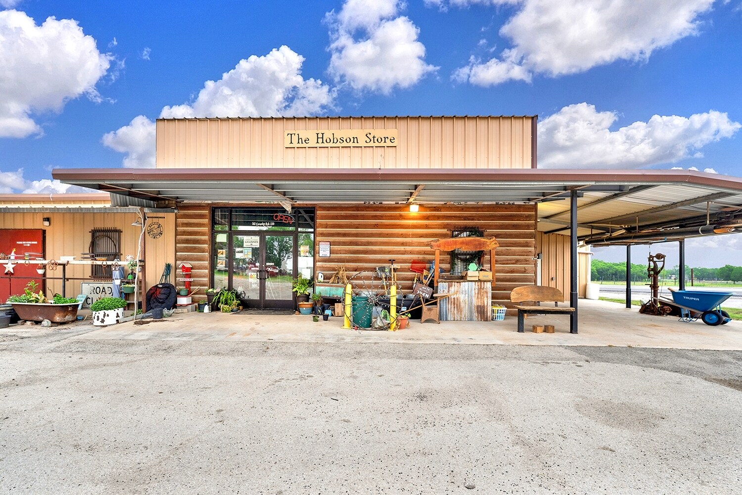 512 County Road 220, Hobson, TX 78117