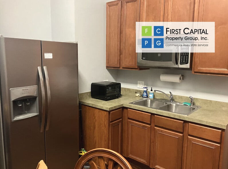 110 W Indiana Ave, Deland, FL for lease - Interior Photo - Image 3 of 33