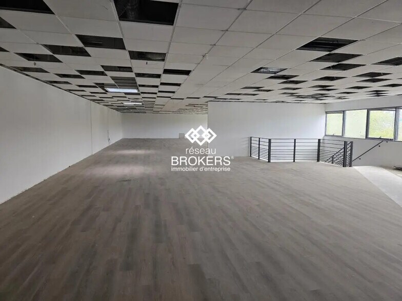 Industrial in Taverny for lease - Interior Photo - Image 3 of 4