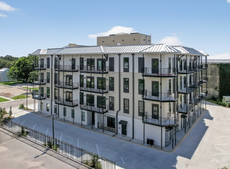 124 Court St, Bay Saint Louis, MS for sale - Primary Photo - Image 1 of 1