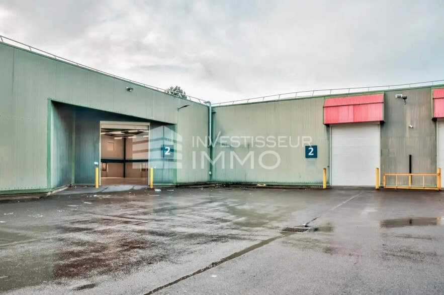 Office in Saint-Thibault-des-Vignes for lease - Building Photo - Image 2 of 5