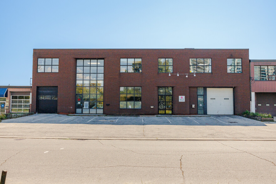 89 Research Rd, Toronto, ON for sale - Building Photo - Image 1 of 18