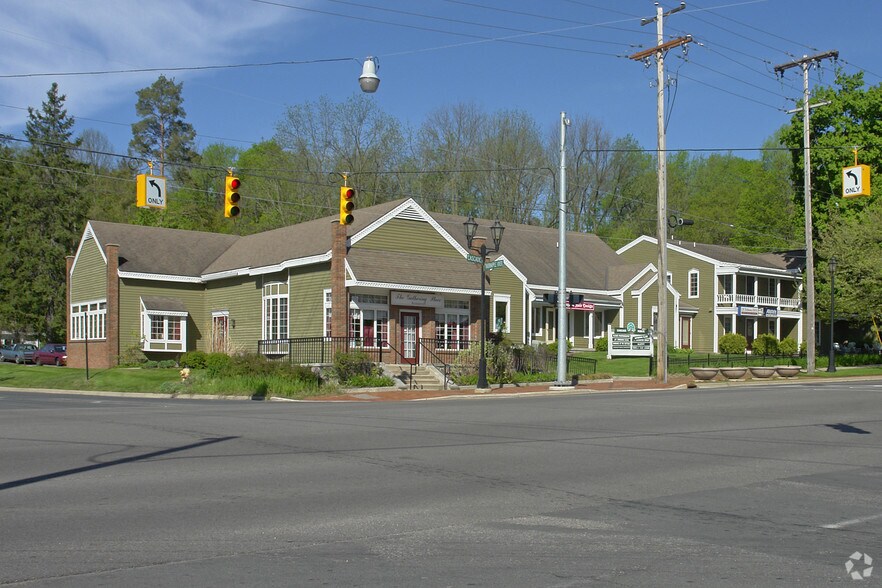 6886 Cascade Rd SE, Grand Rapids, MI for lease - Primary Photo - Image 1 of 5