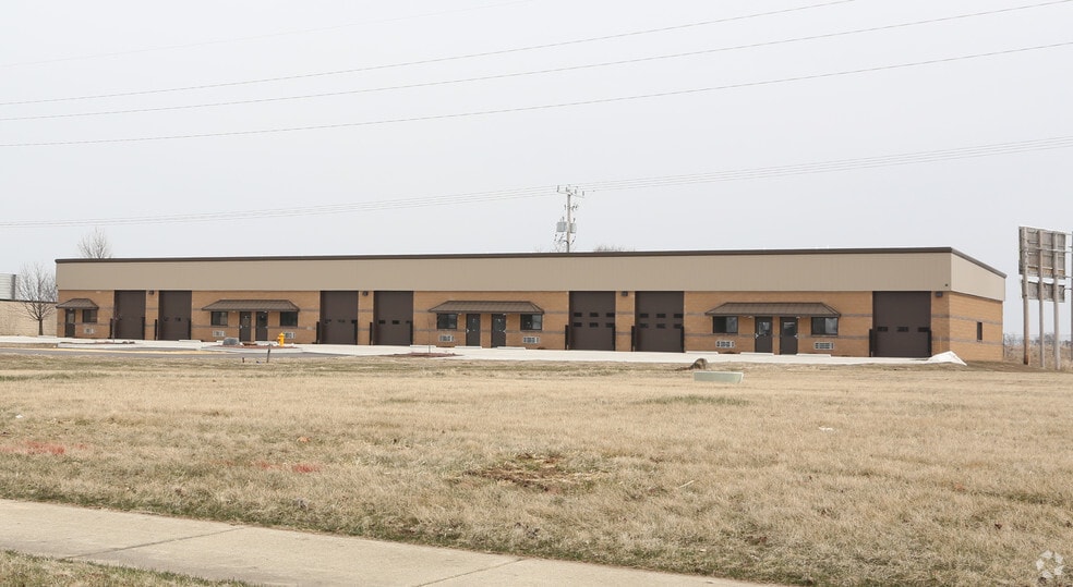 1830 Hobbs Dr, Delavan, WI for sale - Primary Photo - Image 1 of 1