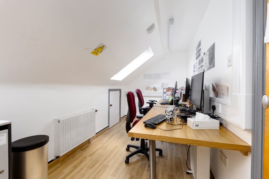 592-594 Holloway Rd, London for lease - Interior Photo - Image 2 of 9