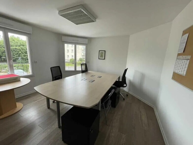 Office in Compiègne for lease - Interior Photo - Image 1 of 9