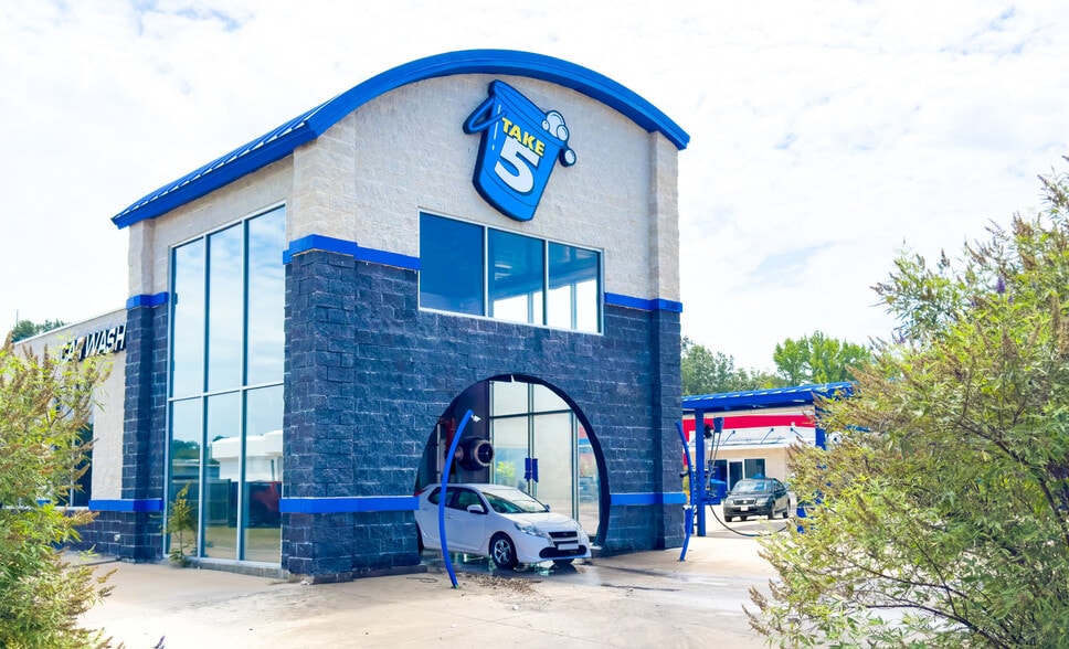 330 N Spur 63, Longview, TX for sale - Building Photo - Image 2 of 7