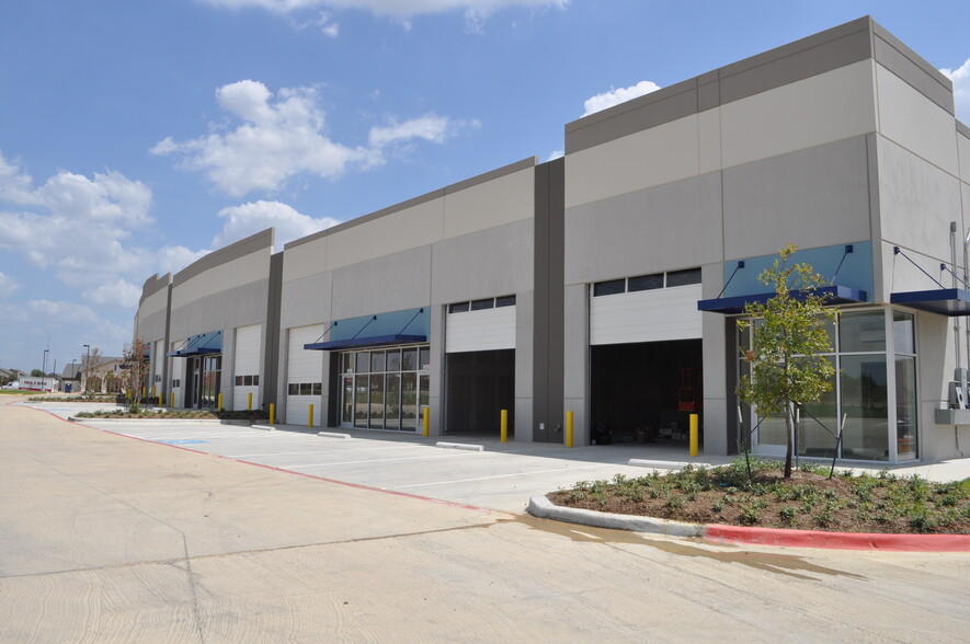 550 W Round Grove Rd, Lewisville, TX for lease - Building Photo - Image 2 of 28