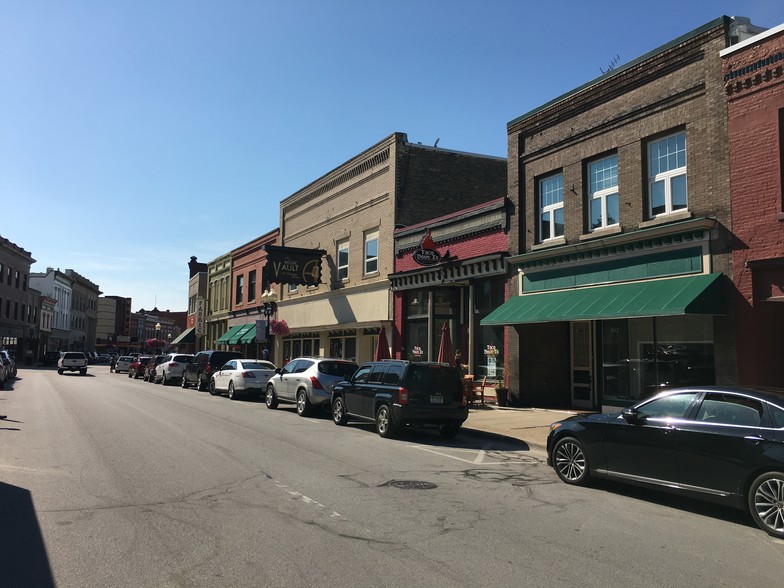 348 River St, Manistee, MI for sale - Primary Photo - Image 1 of 30