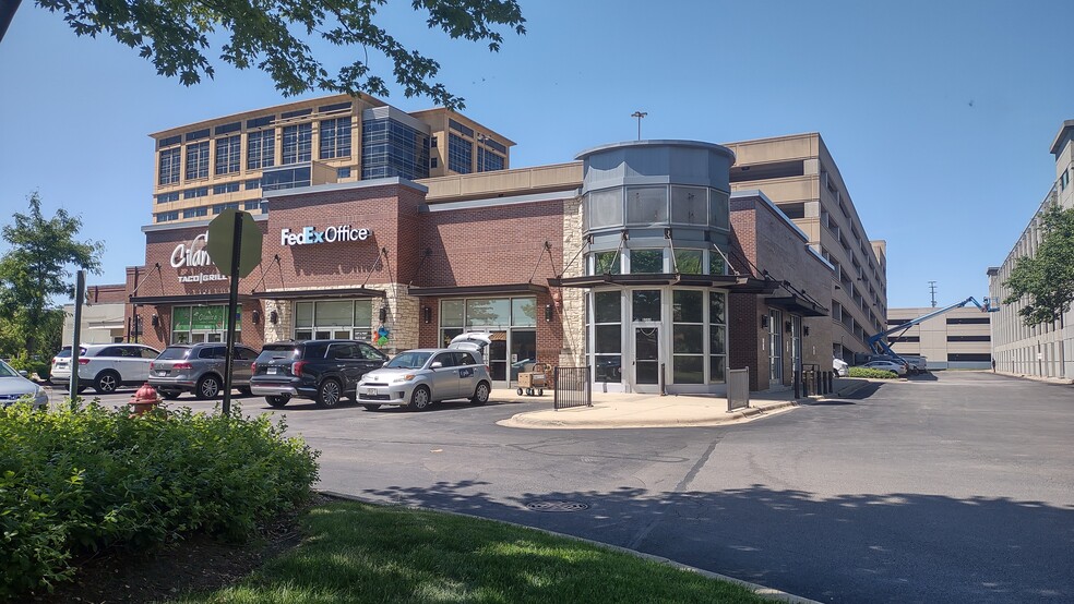 9500 W Higgins Rd, Rosemont, IL for lease - Building Photo - Image 1 of 7