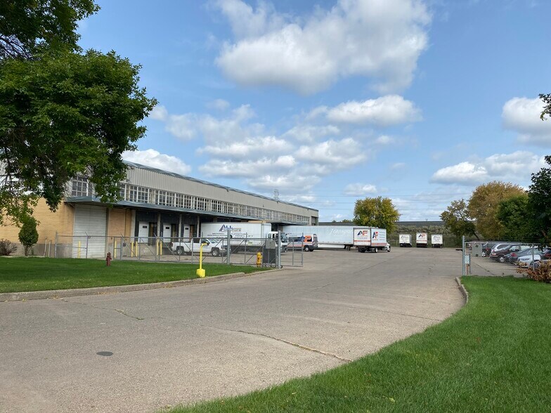 63 St. Anthony Pky, Minneapolis, MN for lease - Building Photo - Image 2 of 3