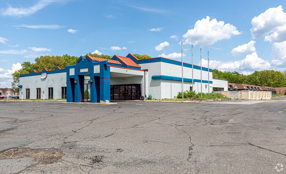 5 Ella Grasso Tpke, Windsor Locks, CT for sale - Primary Photo - Image 1 of 1