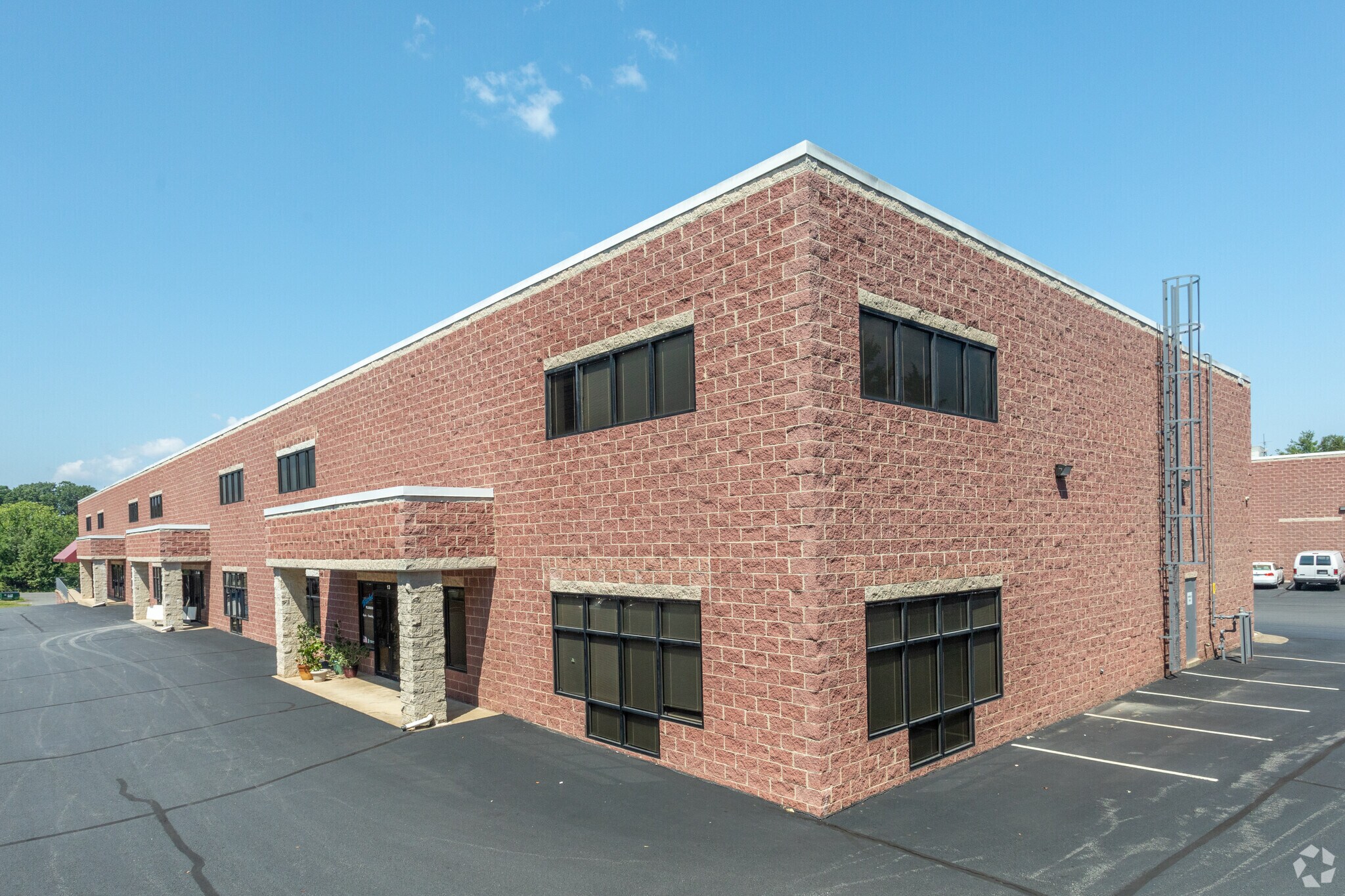 22580 Glenn Dr, Sterling, VA for sale Primary Photo- Image 1 of 1