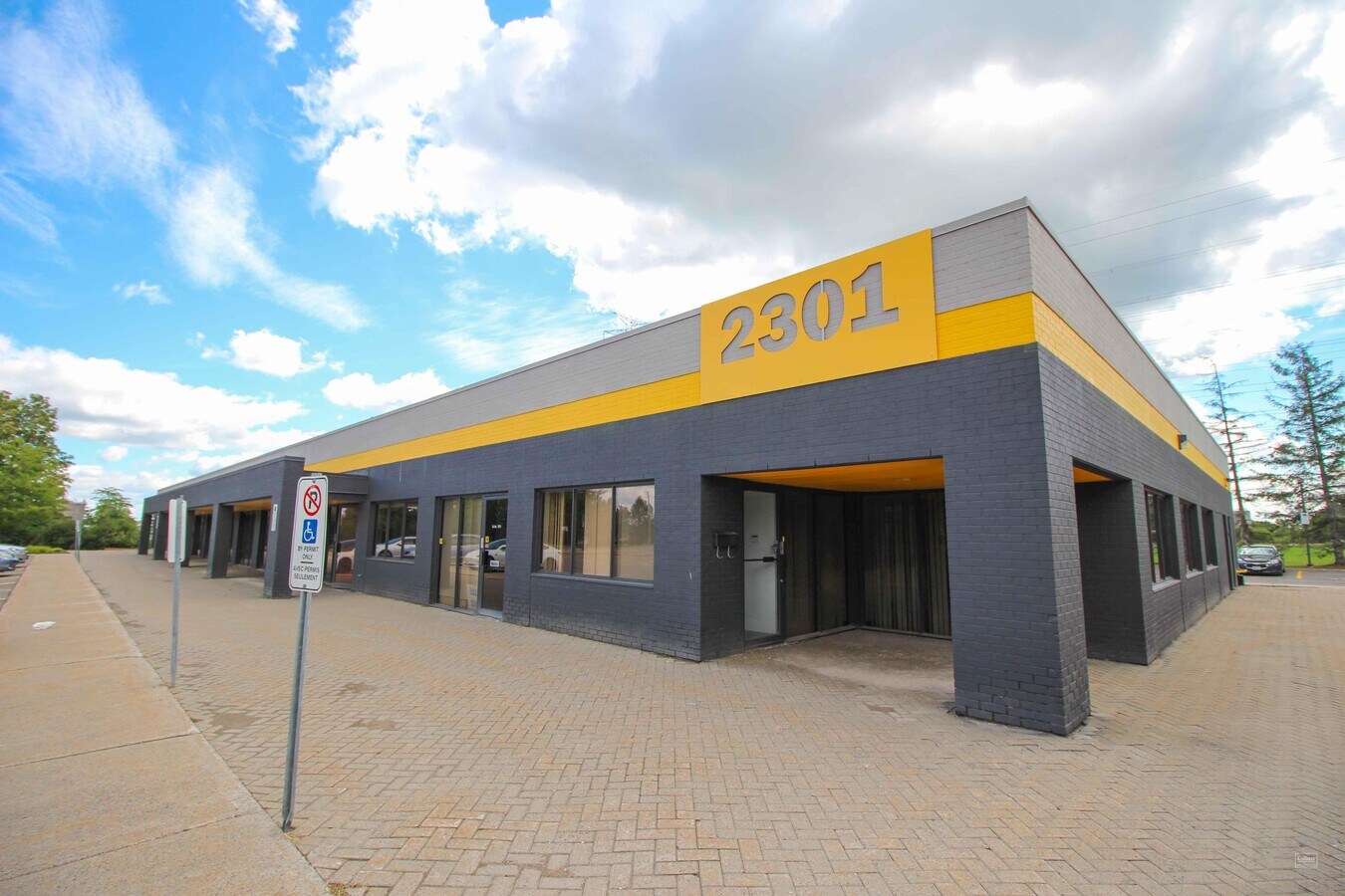 2301 St Laurent Blvd, Ottawa, ON K1G 4J7