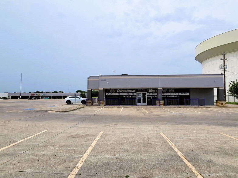 4099-4111 W Camp Wisdom Rd, Dallas, TX for lease - Building Photo - Image 2 of 3