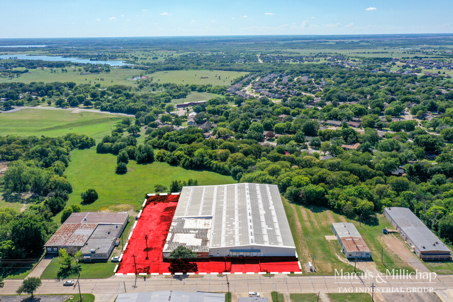 2407 N Preston St, Ennis, TX for sale - Building Photo - Image 2 of 8