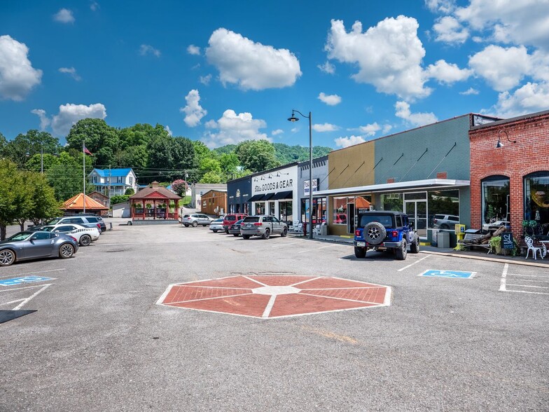 1 Cherohala Skwy, Tellico Plains, TN for sale - Building Photo - Image 3 of 10