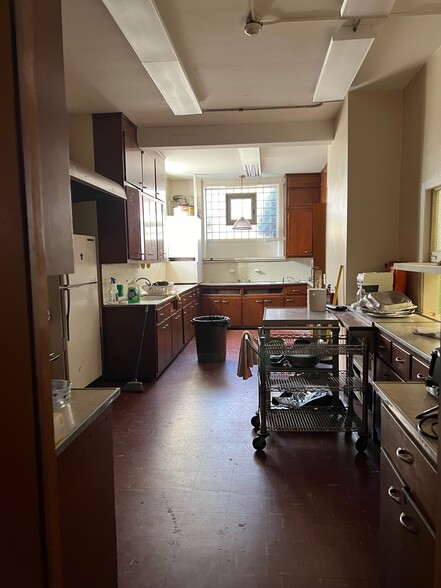 295 Hudson Pl, Fairview, NJ for sale - Interior Photo - Image 3 of 8