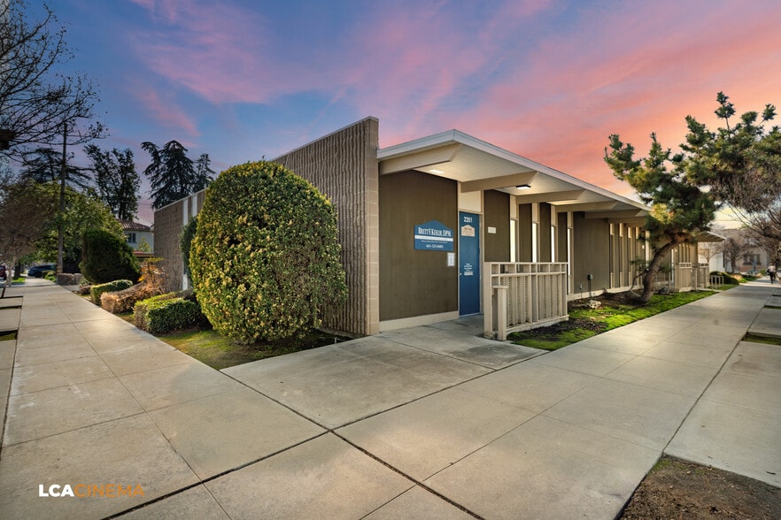2201-2205 19th St, Bakersfield, CA for lease - Building Photo - Image 1 of 12