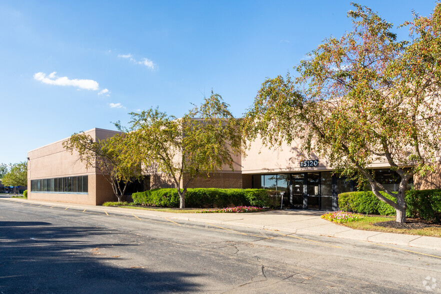 15120 N Commerce Dr N, Dearborn, MI for lease - Building Photo - Image 1 of 6