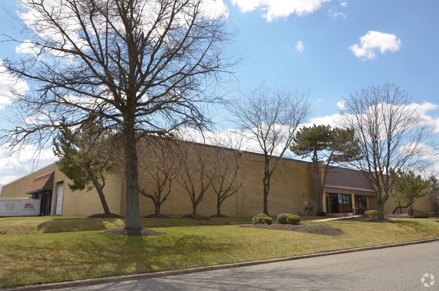 1251 Metropolitan Ave, West Deptford, NJ for lease - Primary Photo - Image 1 of 4