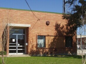 8804 Sovereign Row, Dallas, TX for lease Building Photo- Image 2 of 3