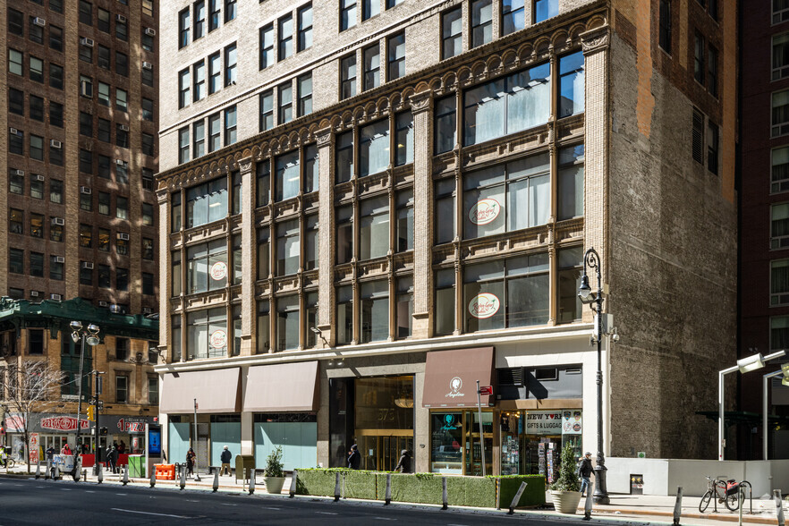 575 8th Ave, New York, NY for lease - Building Photo - Image 3 of 5