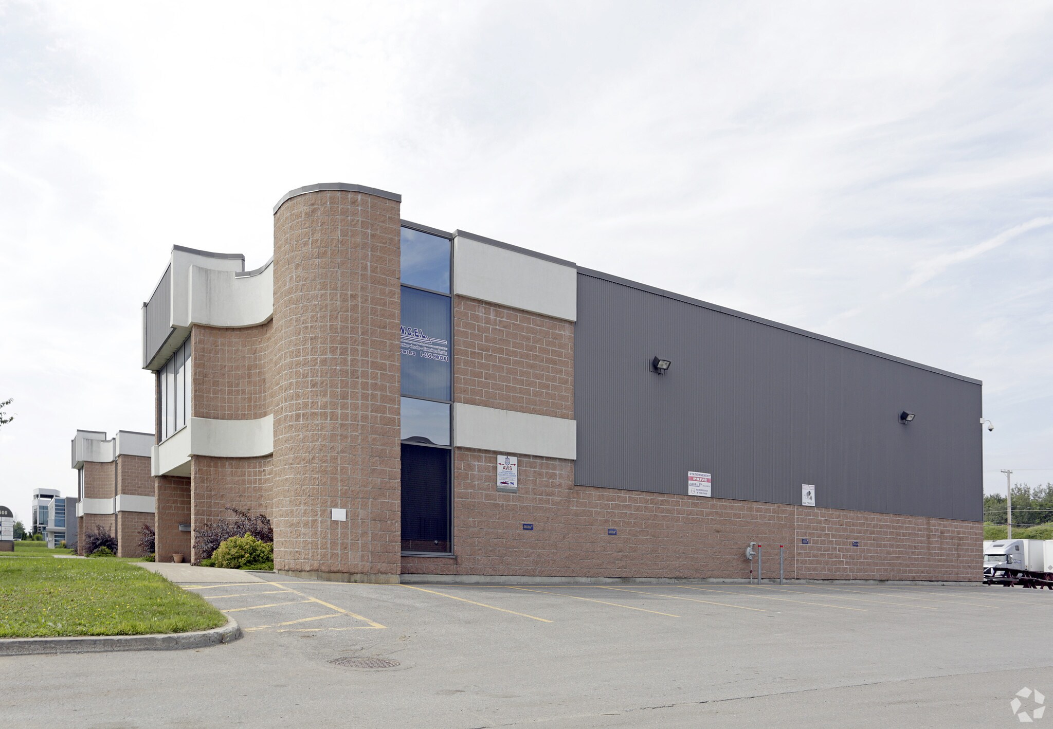 2500 Boul des Entreprises, Terrebonne, QC for lease Building Photo- Image 1 of 3