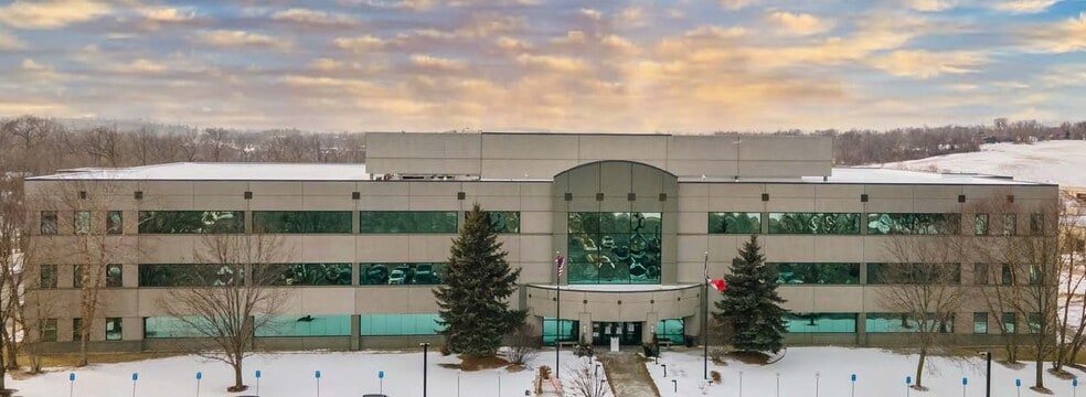 5005 N River Blvd NE, Cedar Rapids, IA for sale - Building Photo - Image 1 of 1