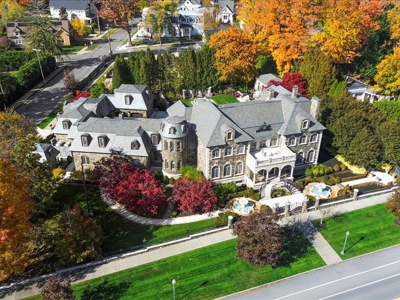 637 N Broadway, Saratoga Springs, NY for sale - Building Photo - Image 3 of 67