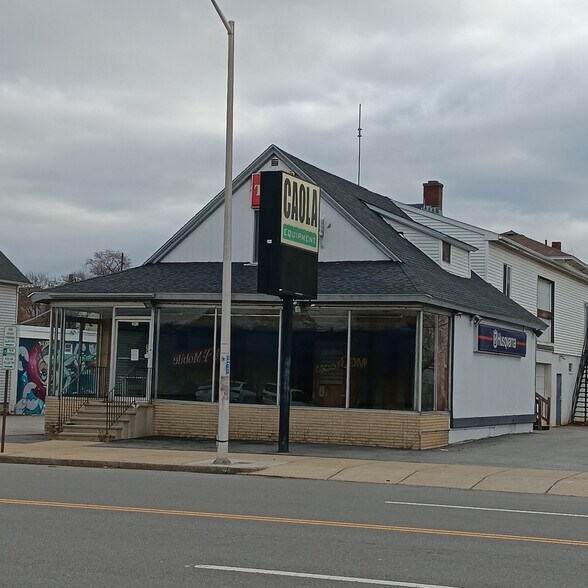 389391 Park Ave, Worcester, MA 01610