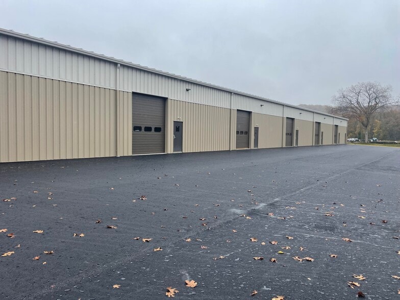 18 Francis J Clarke Cir, Bethel, Ct, Bethel, CT for lease - Building Photo - Image 2 of 5