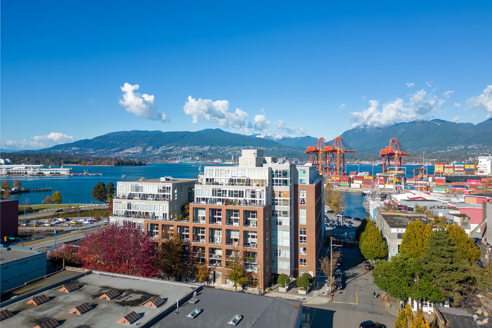 289 Alexander St, Vancouver, BC V6A 4H6 The Edge Harbourfront