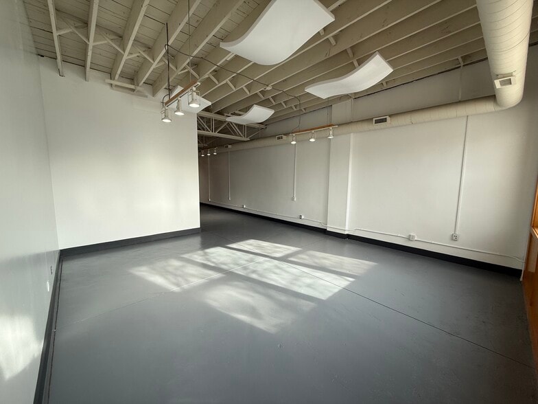 22620 Woodward Ave, Ferndale, MI for lease - Building Photo - Image 3 of 10