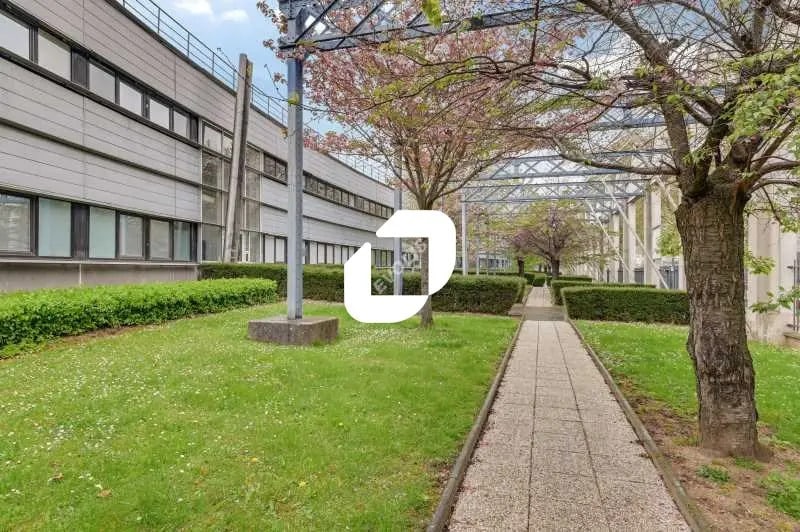 Flex in Saint-Denis for lease - Building Photo - Image 2 of 21