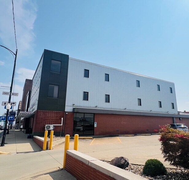 117 N 10th St, Mount Vernon, IL for lease - Building Photo - Image 1 of 1